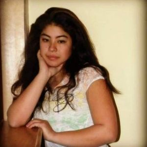 Meet your Posher, Larissa